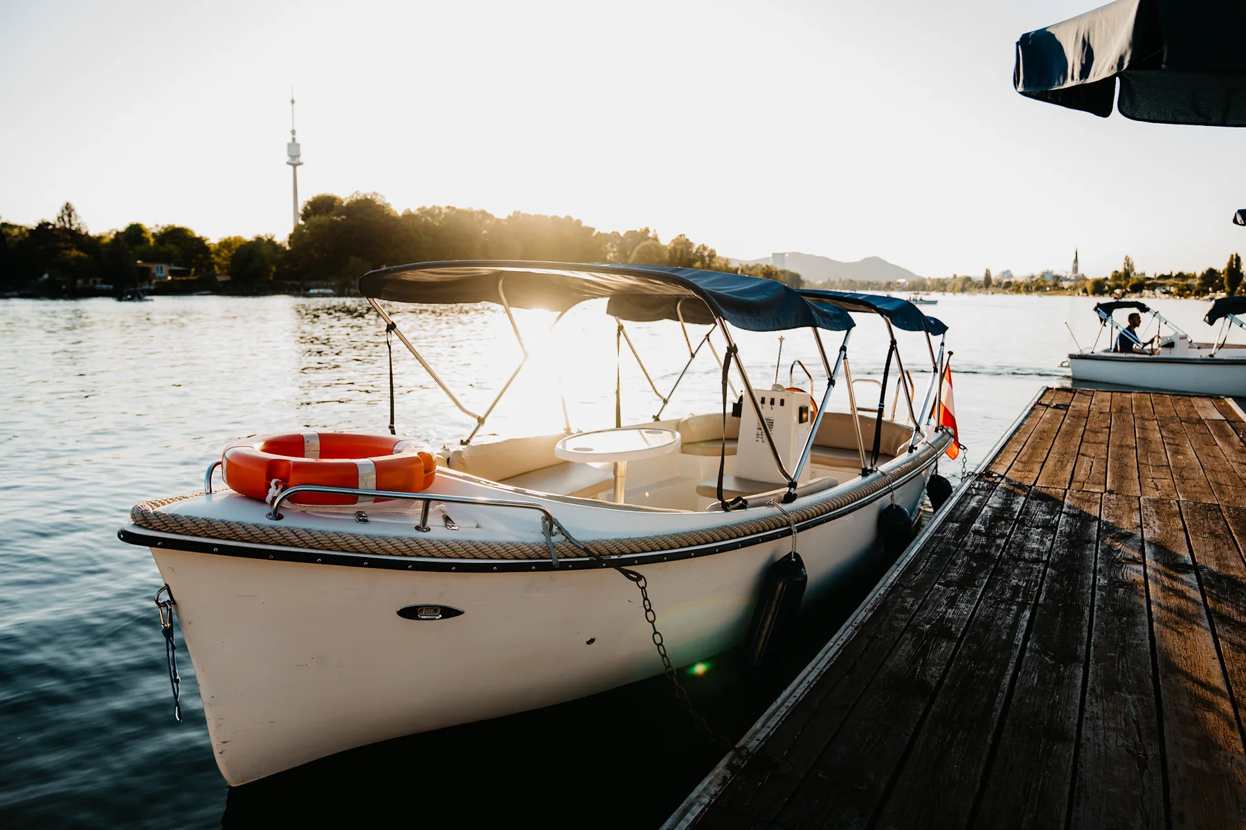 Partyboot – Die Stadt. Das Wasser. Der Moment.